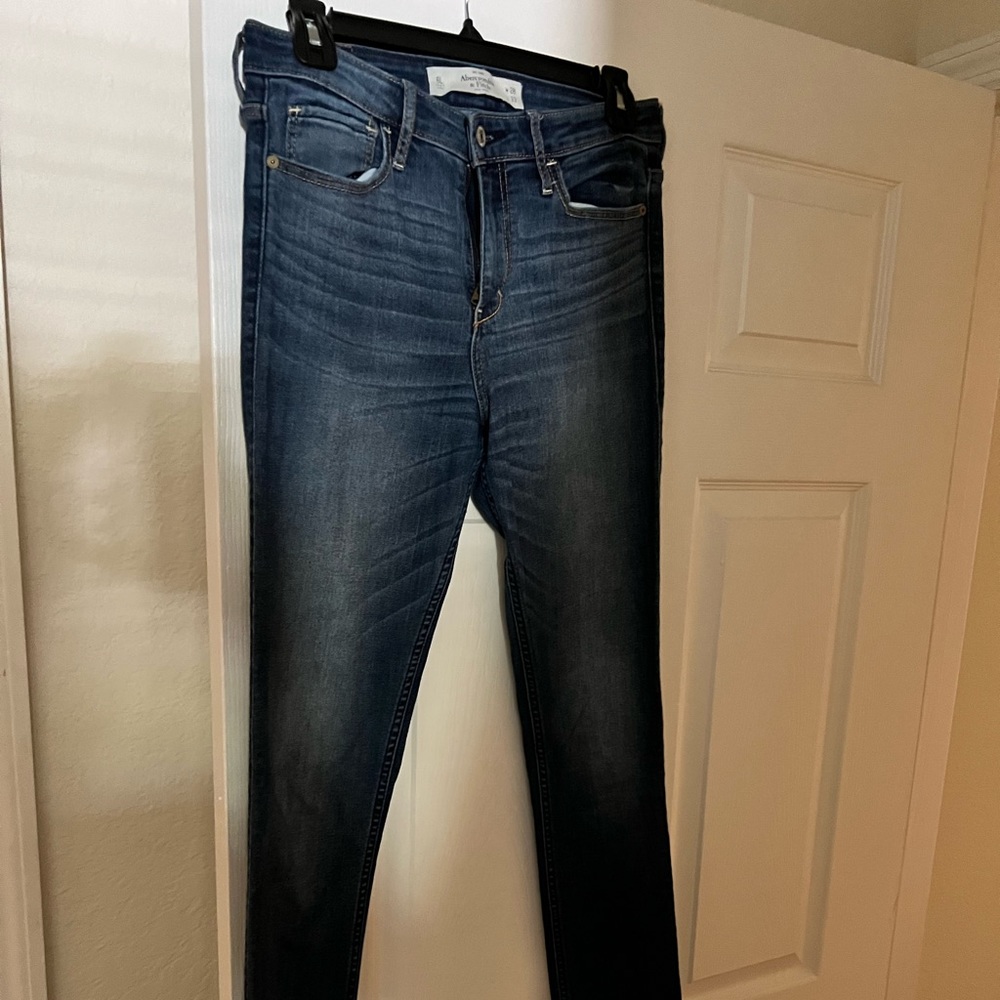 Abercrombie and Fitch jeans. Good condition size 28 waist and length 33 - Picture 1 of 1